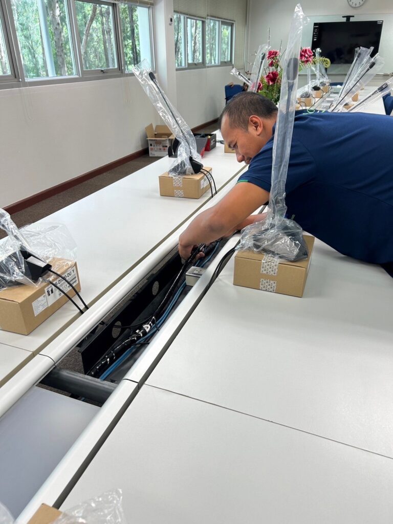 working S3080867 37